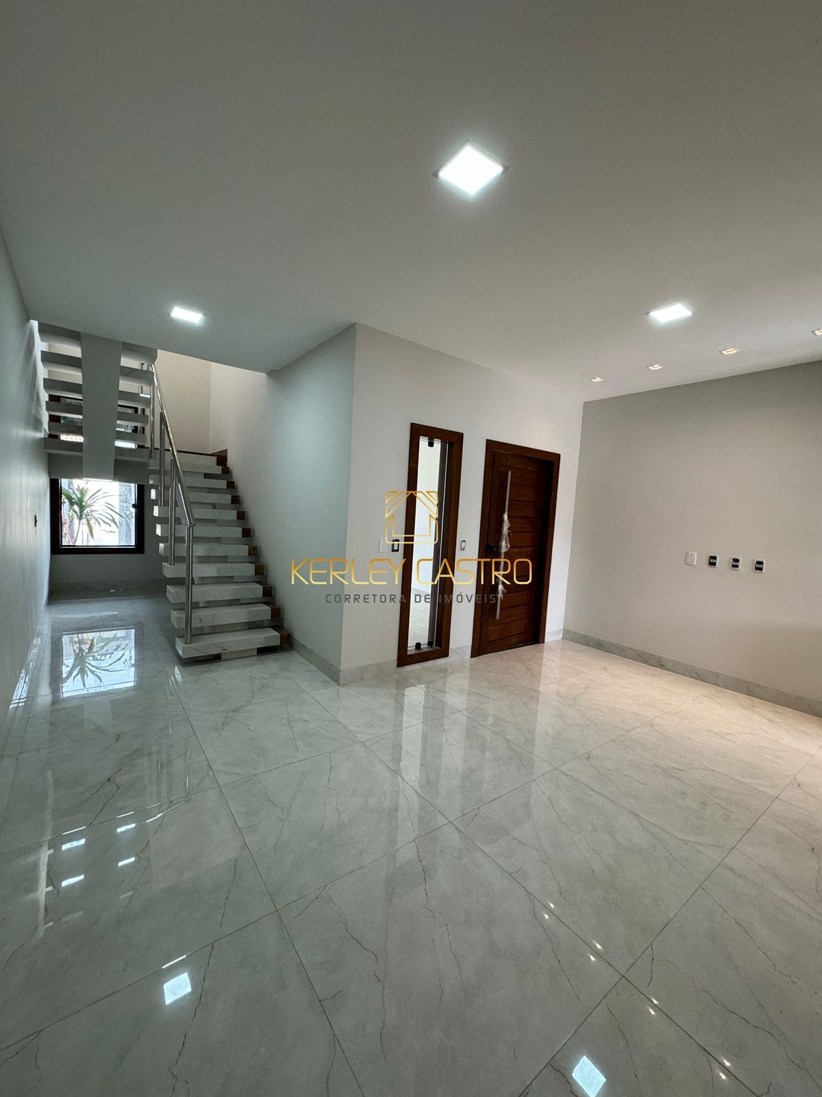 VENDO LINDA CASA DUPLEX NO BAIRRO JARDIM ARIZONA 